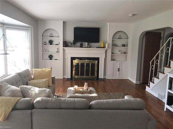 3rd image of 2355 Grant Ave