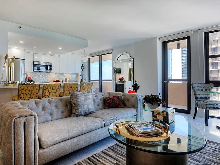2555 Collins Ave #1400 — Photo 3