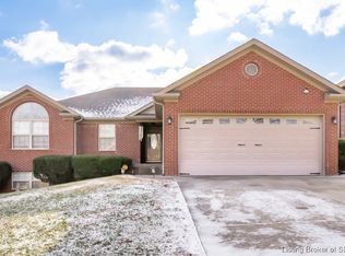 7033 Plum Creek Dr, Sellersburg, IN 47172