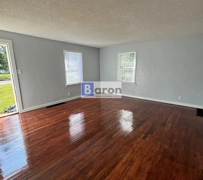 1505 N Adams St — Photo 1