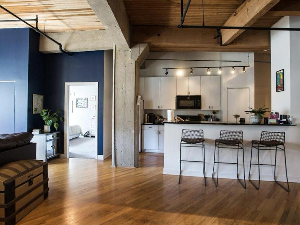 1st image of 411 W Ontario St APT 208