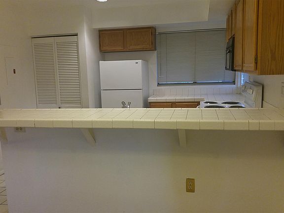 5th image of 2220 Pinetop Ln Unit 102