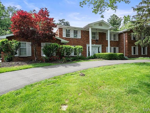 3rd image of 153 Bon Chateau Dr