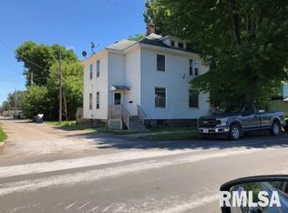 352 1st St, Moline, IL 61265
