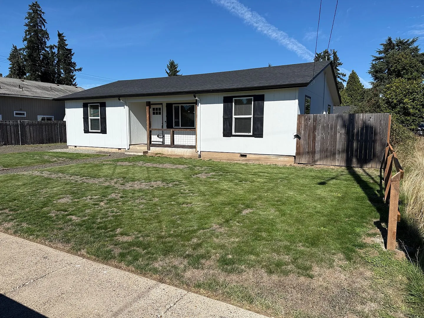 Completely Remodeled 4 bedroom/2-bathroom home in Thurston! — Photo 3