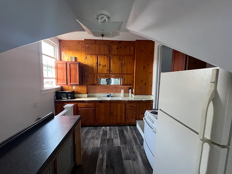 104 Dumont Ave #2 — Photo 4