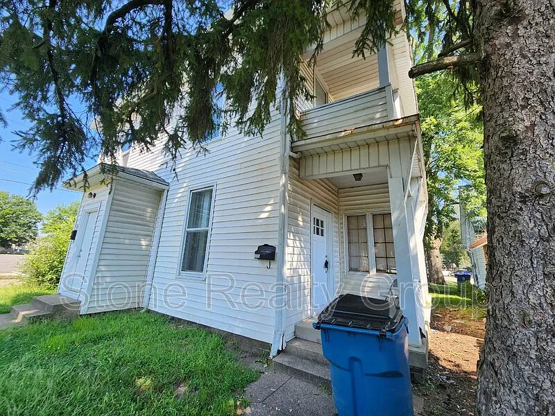 622 College Ave