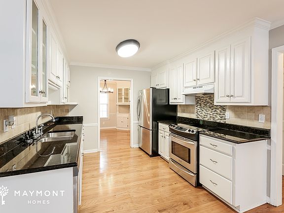 5th image of 109 Woodgreen Dr