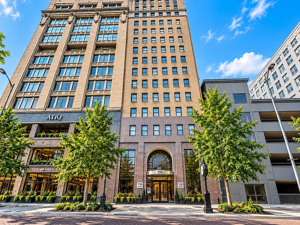 110 E Washington St #801