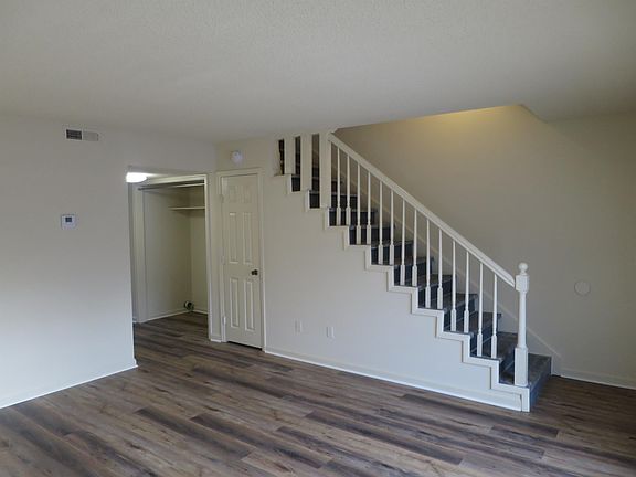 5th image of 9023 Countryside Ln #B