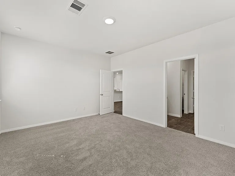 411 Town Lake Bnd — Photo 15