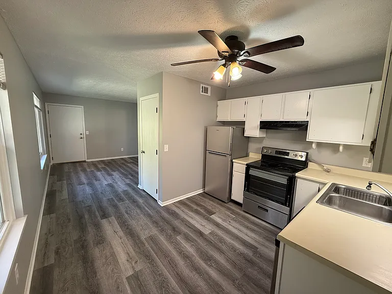 3932 W 13th St #4 — Photo 2