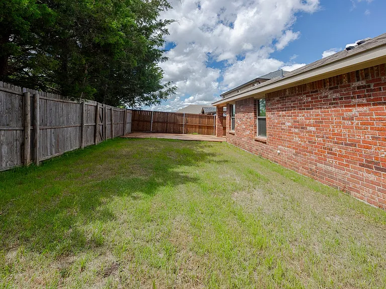 2544 Saldana Dr — Photo 24