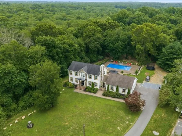 51 Bouchard Ln, Tiverton, RI 02878