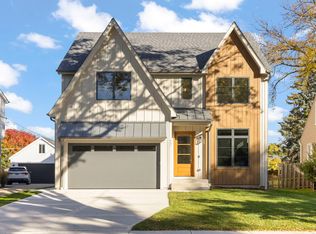 957 S Hillside Ave, Elmhurst, IL 60126