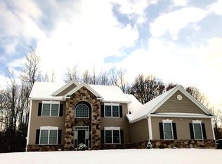 4 Meadowbrook Ct, Ballston Spa, NY 12020