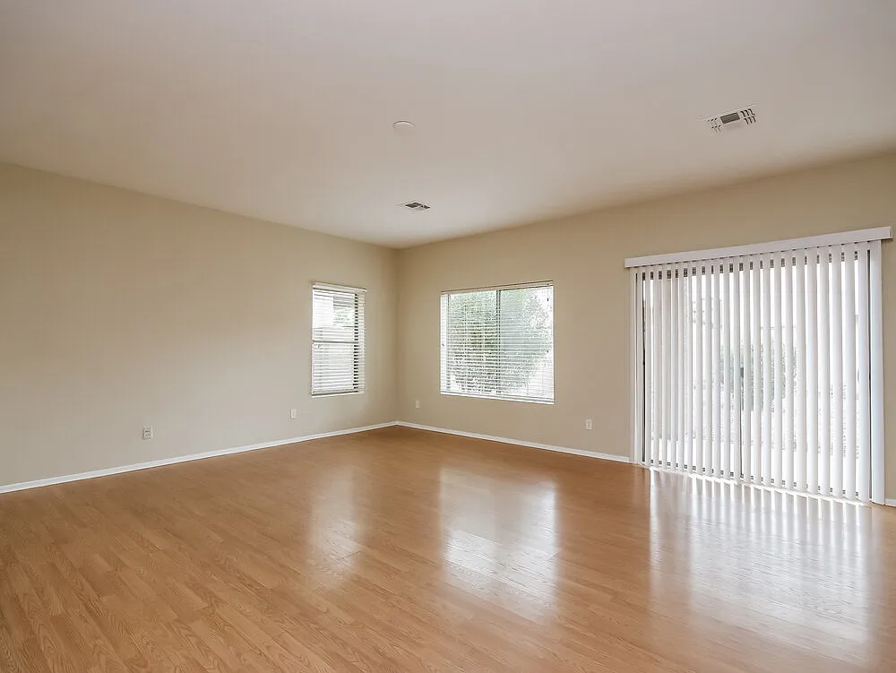 3 bed, 2.0 bath, 2255 sqft, $2,190 — Photo 3