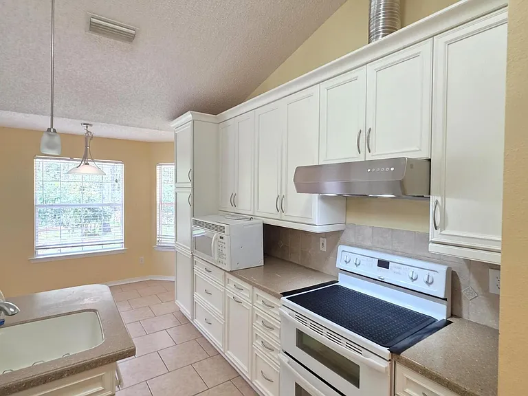 1589 Guardian Ct — Photo 14