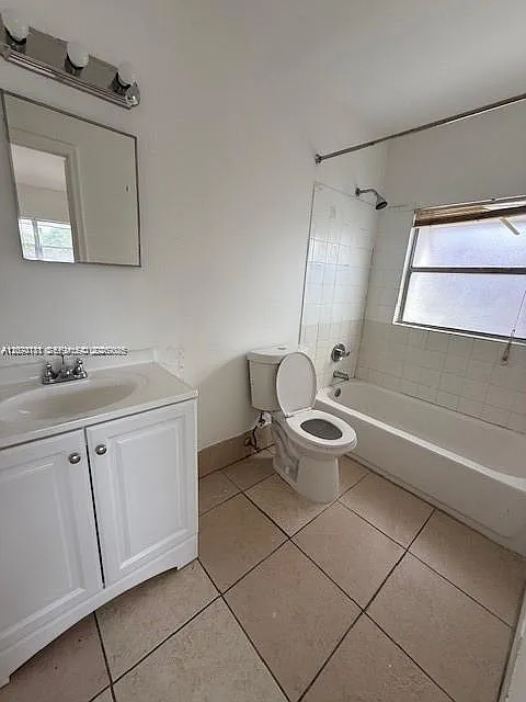 Lauderhill Manor — Photo 4