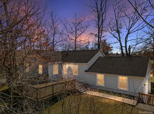 650 Oak Grove Dr, Lake Orion, MI 48362