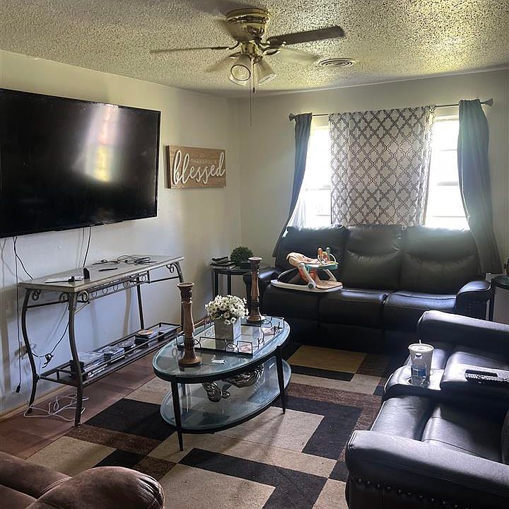 2nd image of 625 SW Sedalia Pl