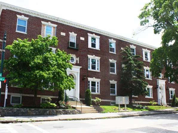 27 West St APT 4, Worcester, MA 01609
