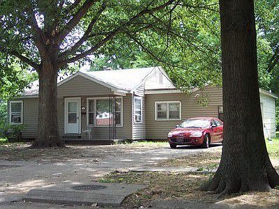 1st image of 700 NE Parkway Dr