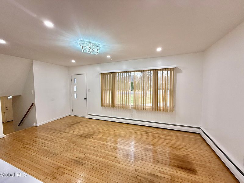3rd image of 32 Homestead Drive