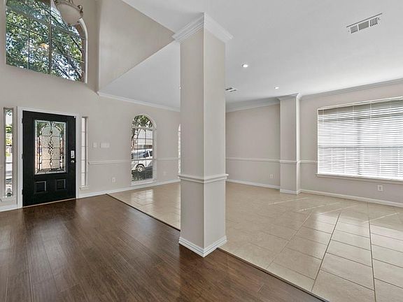 3rd image of 5017 Enclave Ct