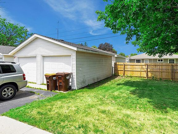 5th image of 709 W McKinley St