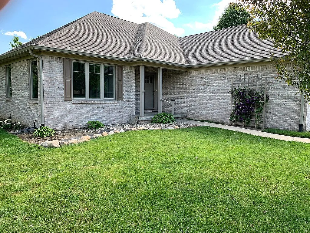 231 Woodridge Dr photo 1