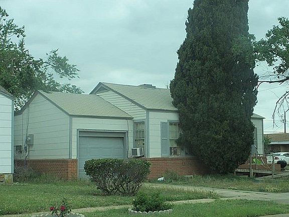 4th image of 2700 Franklin Ave