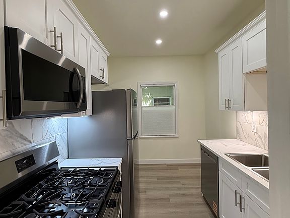 2nd image of 208 N La Peer Dr APT 1