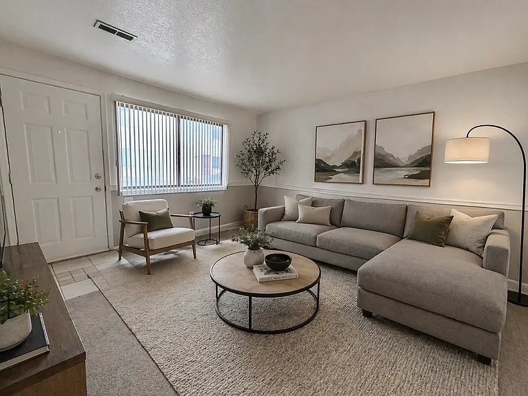 1105 S Locust St #3 — Photo 1
