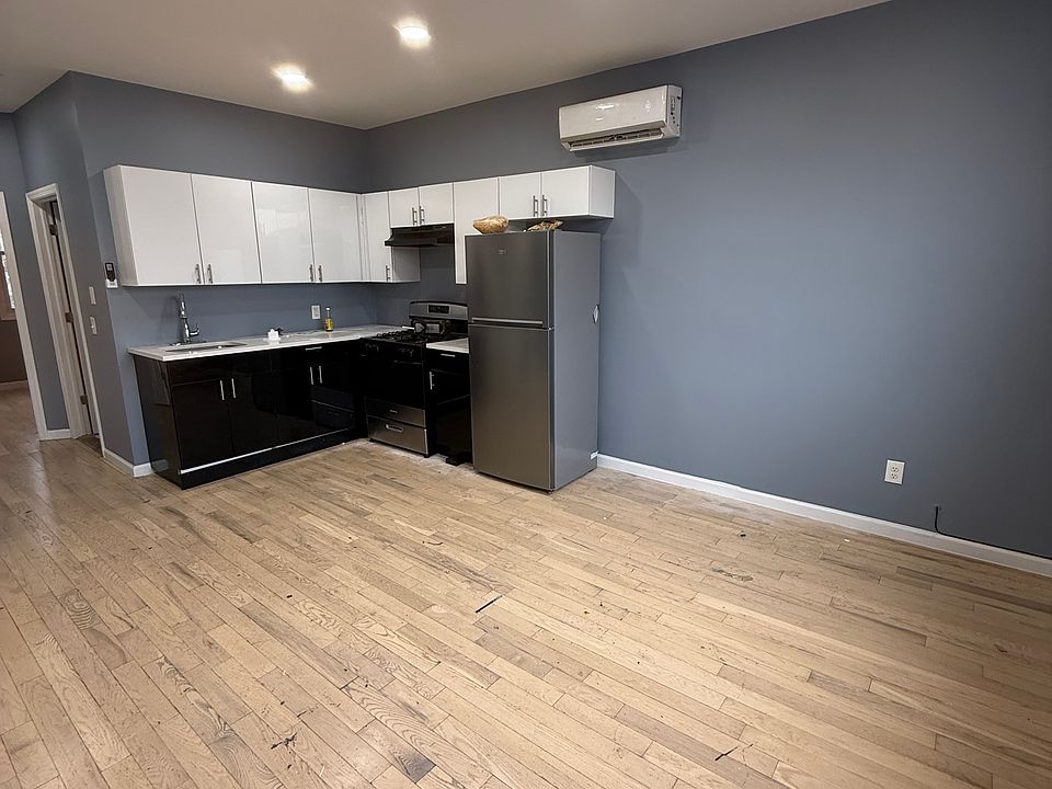 1st image of 123 S 11th St Floor 3