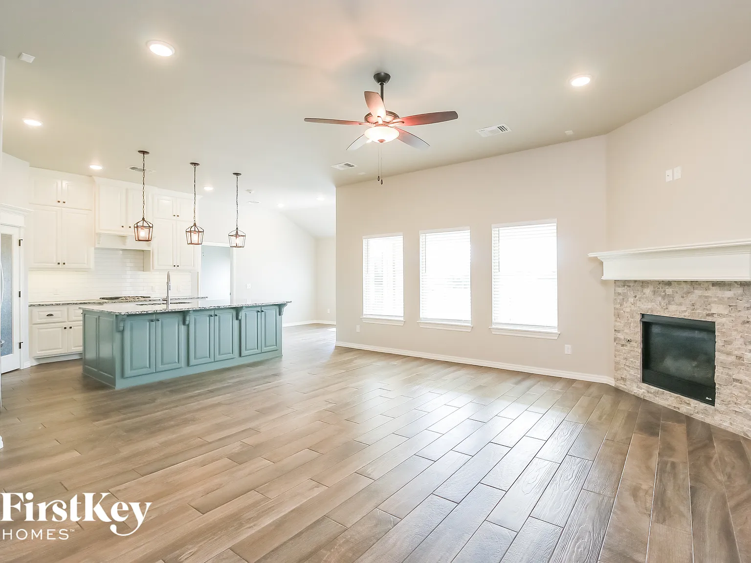 4 bed, 2.0 bath, 1900 sqft, $2,790 — Photo 4