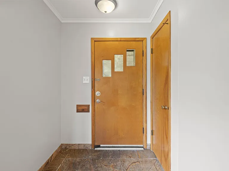 1629 Arlington Ave — Photo 4
