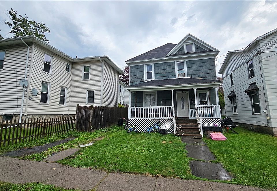 1st image of 204 Janet St