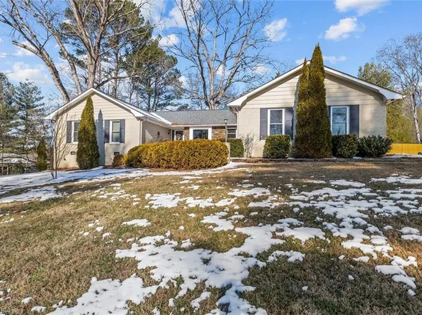 140 Quail Run Rd, Mount Airy, NC 27030