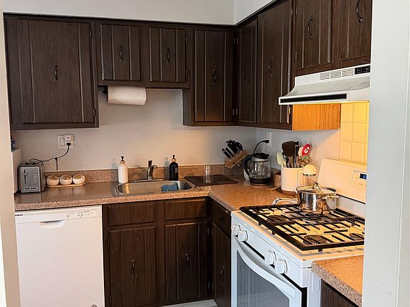 3rd image of 68 Bon Aire Cir APT P10