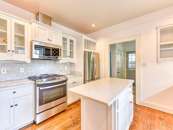 5th image of 604 N Adams St