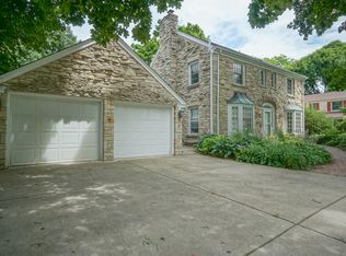 618 W Acacia Rd, Glendale, WI 53217