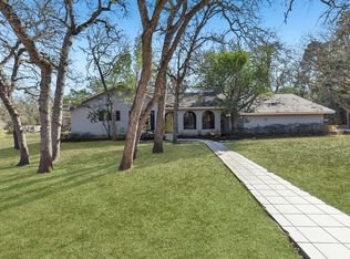 111 Post Oak Dr, Elgin, TX 78621