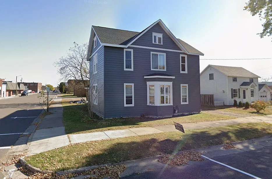 Quaint 1 Bedroom Upper Unit — Photo 1