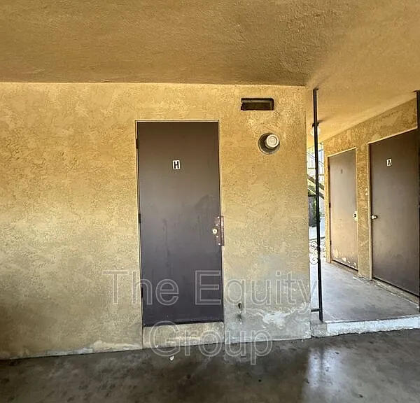 733 S County Center Dr #H — Photo 16