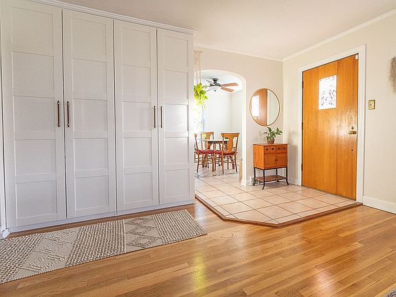 3rd image of 9901 S Trumbull Ave