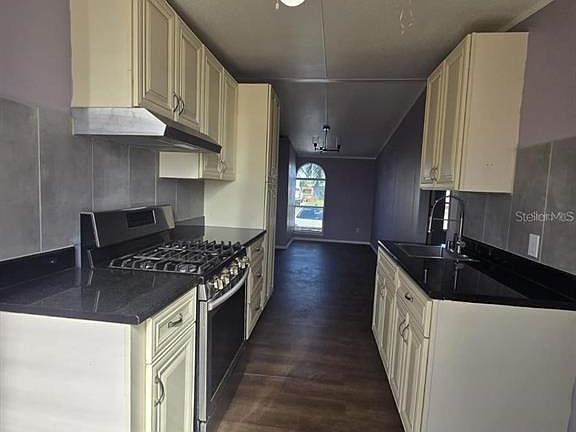 2nd image of 617 W Lemon St