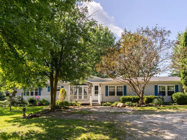 6064 Old State Rd, North Branch, MI 48461