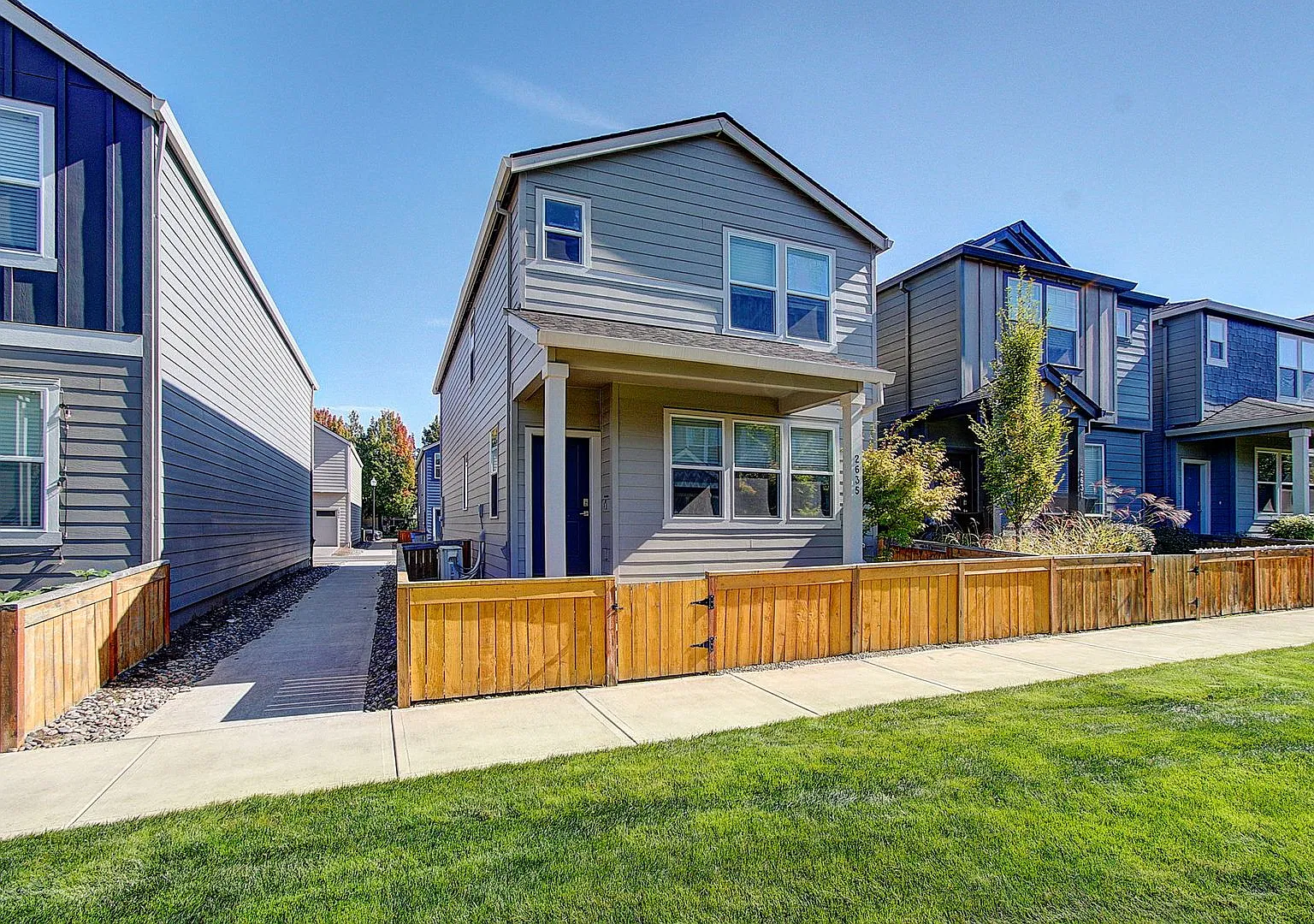 Charming 4 bd 2.5 ba Special! $500 Off October Rent! — Photo 1