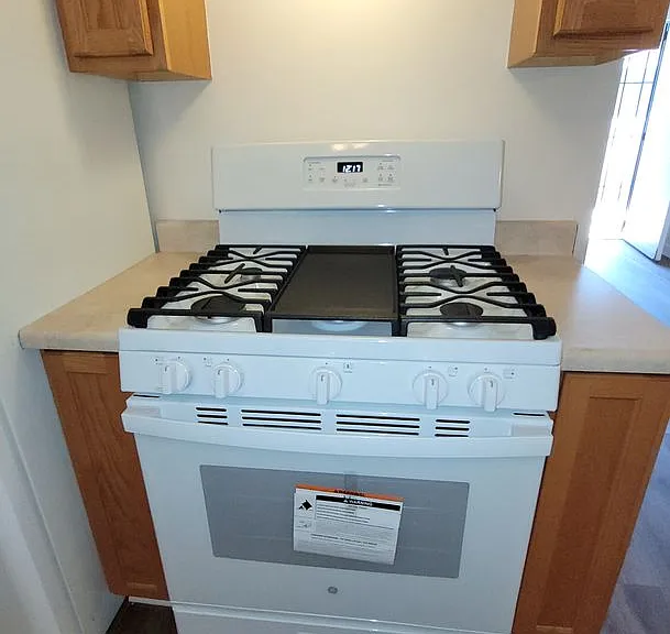 1249 Lyons Ln — Photo 3